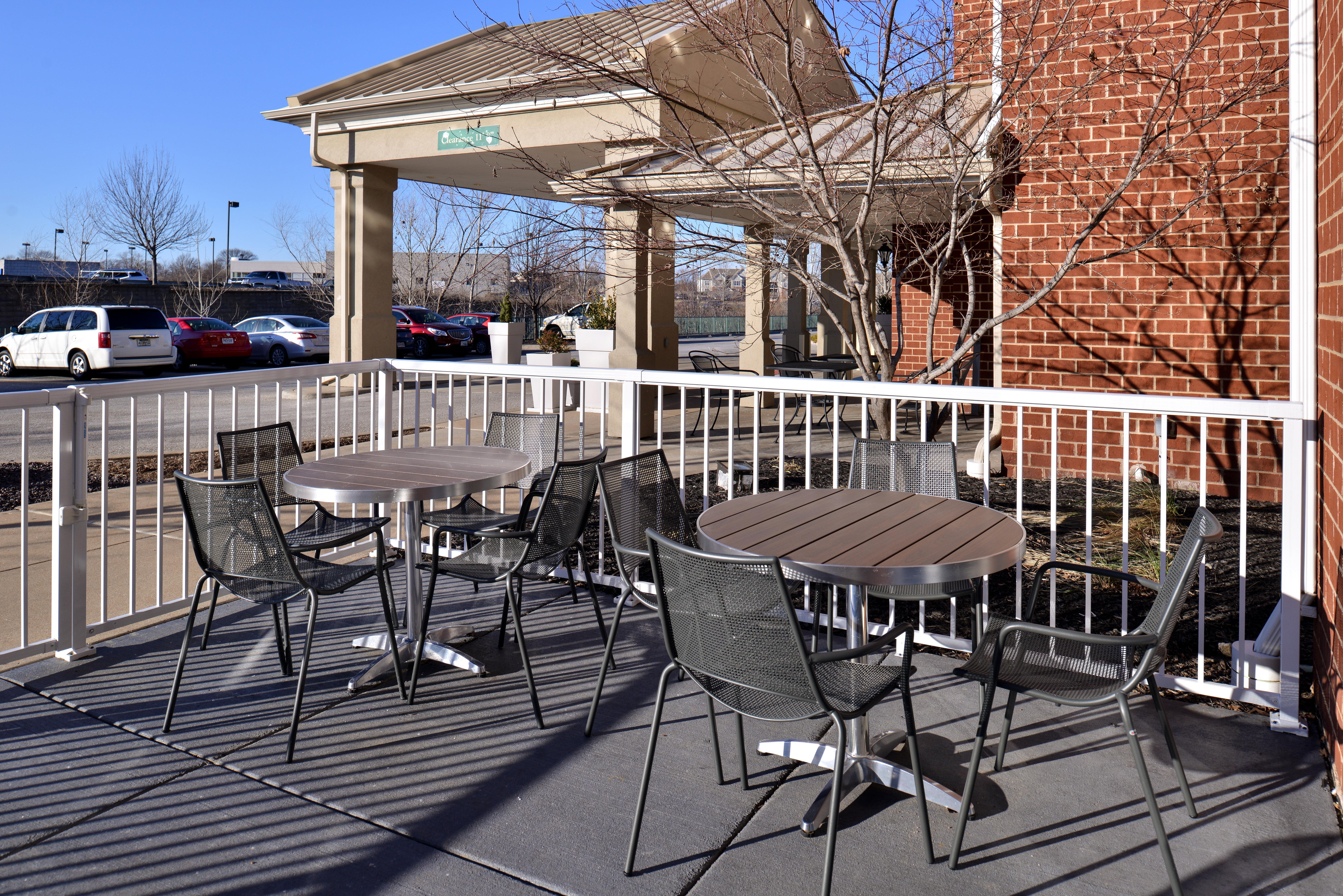 Holiday Inn Express Hotel & Suites St. Louis West-O'Fallon By Ihg Екстериор снимка